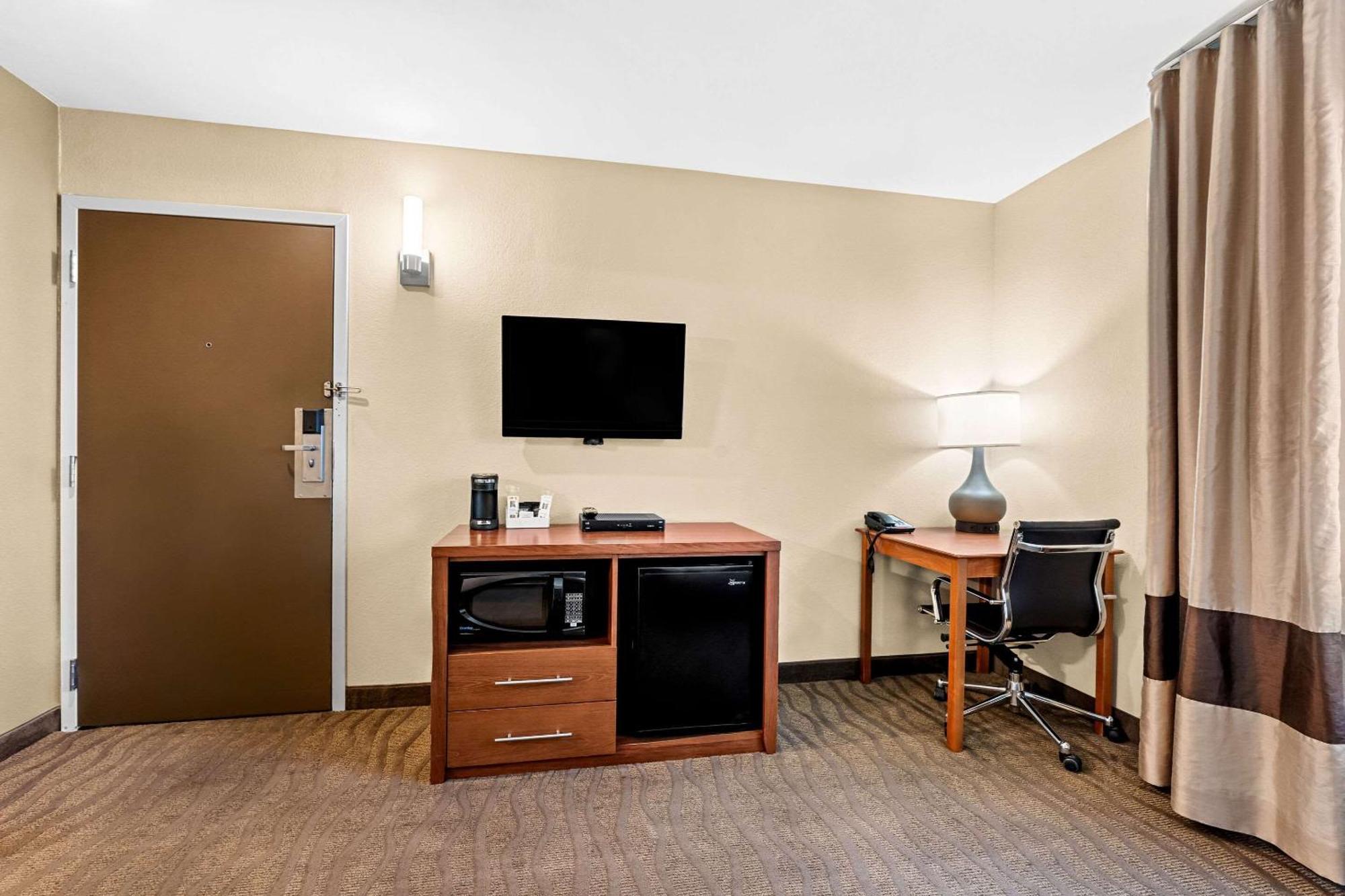 Comfort Inn Модесто Екстериор снимка